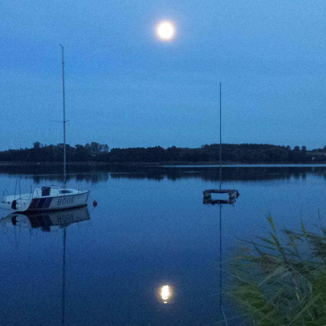 Dobranoc  moon moonlight lake ksiezyc atnight nadjeziorem mamafit